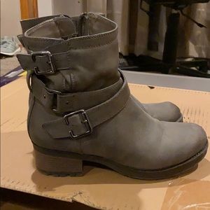 White mountain boots 8